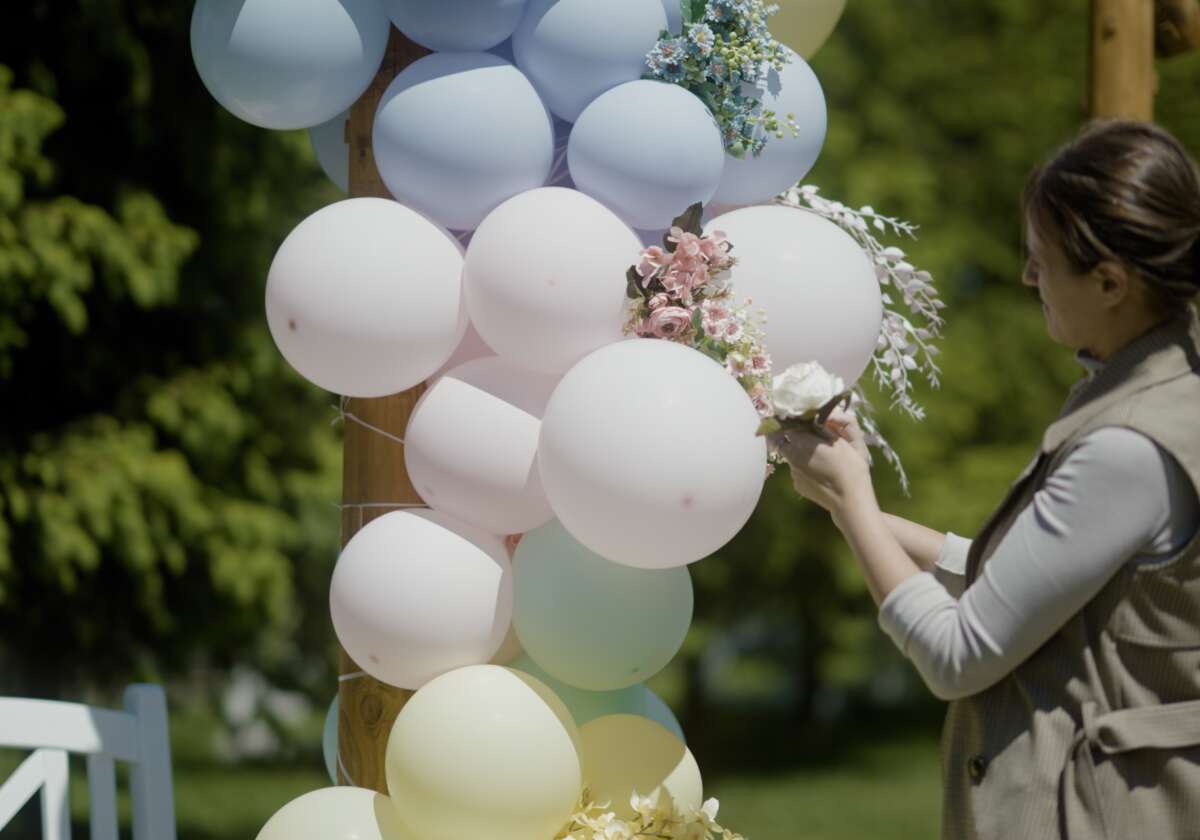Dekoracje balonowe na wesele w plenerze